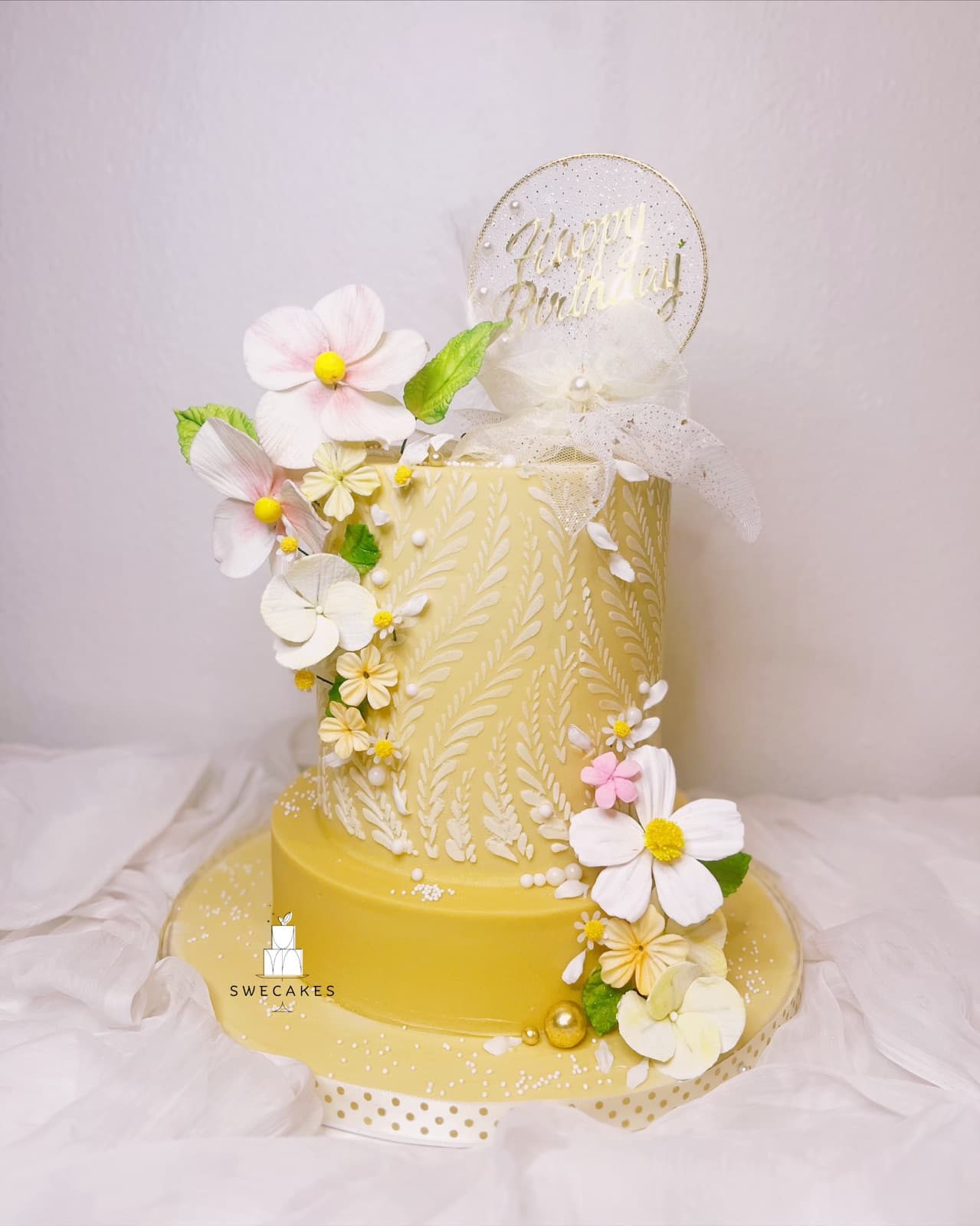Cascading Pearl & Floral Artistry
